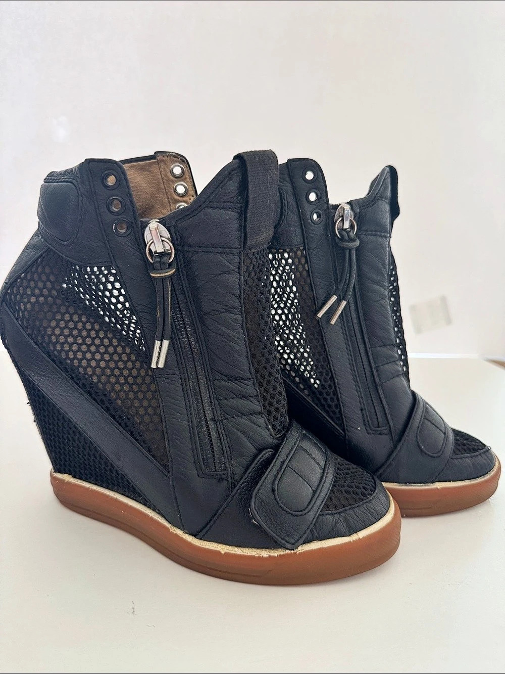 L.A.M.B. Gwen Stefani Black Leather Mesh Wedge Sneakers Side Zip Y2K Size 7